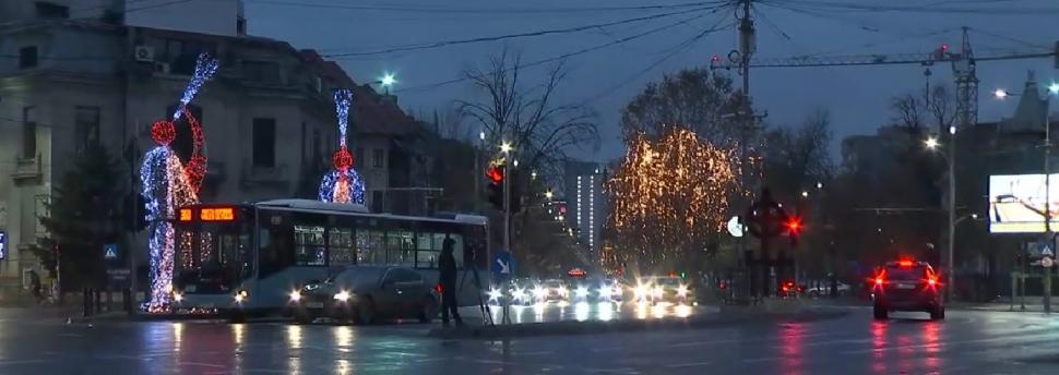S-au aprins beculeţele de sărbători în Capitală. Primele imagini cu Bucureştiul împodobit 803125