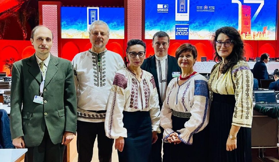 De Ziua Naţională a României, UNESCO aprobă înscrierea cămăşii cu altiţă în patrimoniul umanităţii. Ministerul Culturii: "Vestea bună a zilei vine de la Rabat"