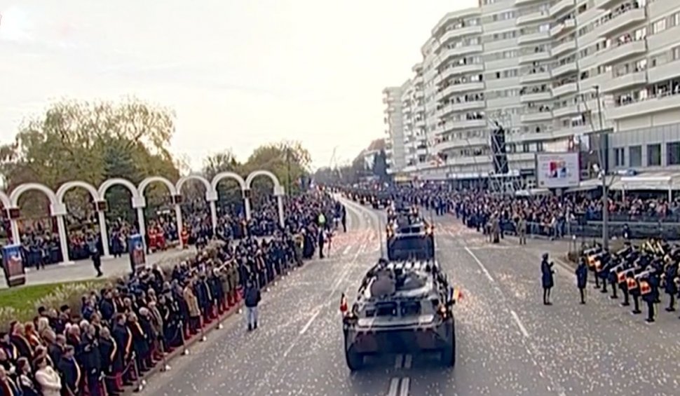 Paradă militară specială în orașul Marii Uniri | Mii de români sunt la Alba Iulia de Ziua Națională a României