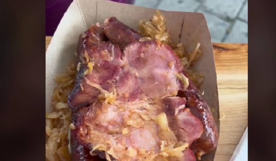 Cât a ajuns să coste o porție de ciolan cu varză călită la Târgul de Crăciun din București 803452