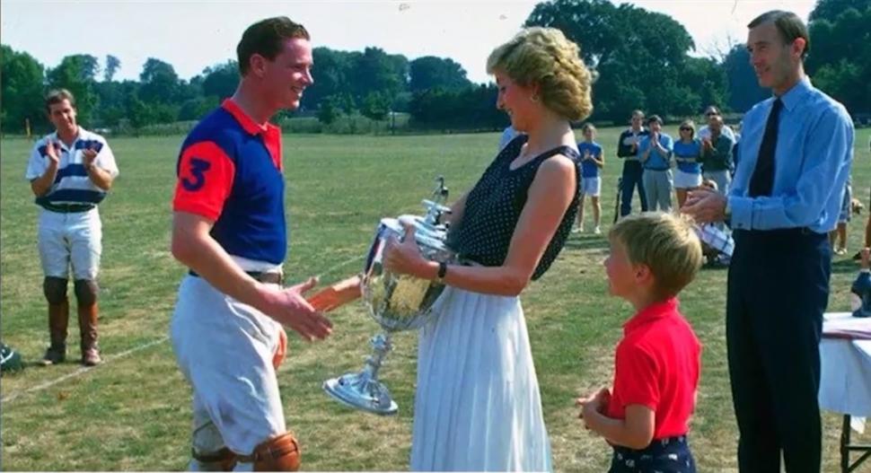 Fostul iubit al prinţesei Diana, voluntar pe frontul din Ucraina 803455