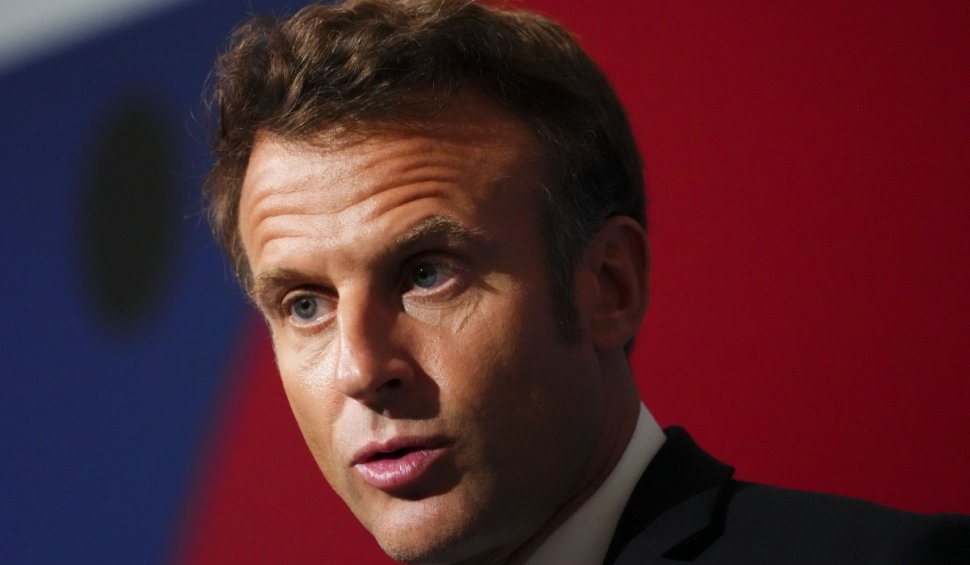 Emmanuel Macron îi îndeamnă pe francezi să nu intre în panică dacă vor fi pene de curent