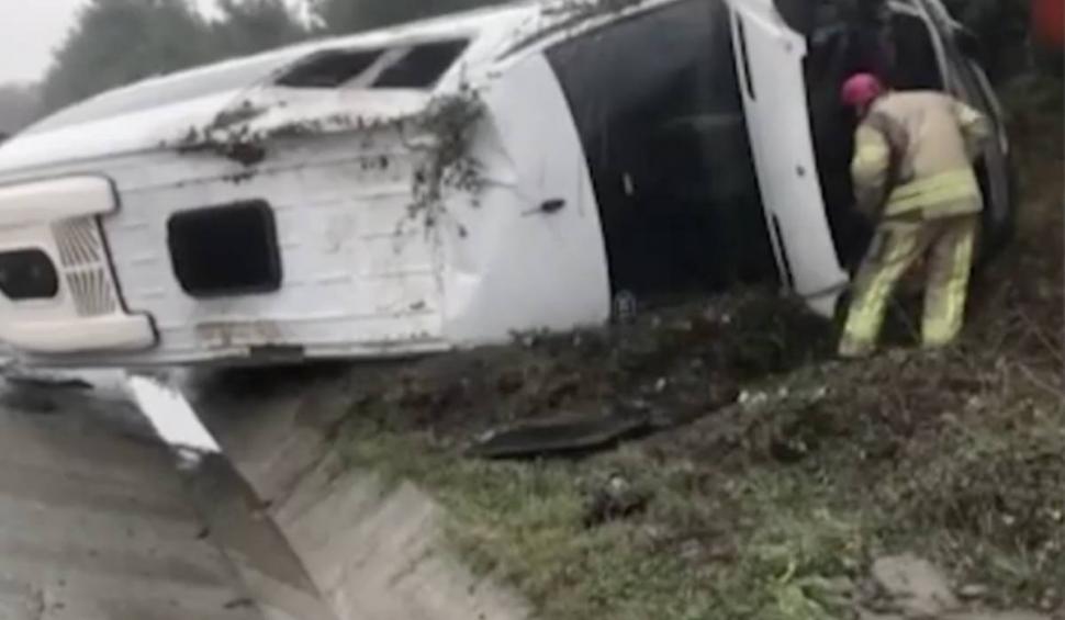 Nouă români, implicați într-un accident, în Istanbul | Microbuzul care îi transporta la aeroport s-a răsturnat 803418