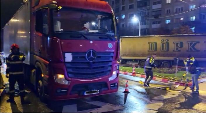Accident mortal în Piteşti! Un bărbat a fost spulberat de un TIR pe trecerea de pietoni 803552