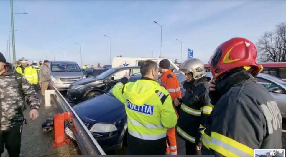 Carambol cu 16 mașini și o ambulanță, la ieșire din Brașov | ”Gheața neagră”, extrem de periculoasă pentru șoferi