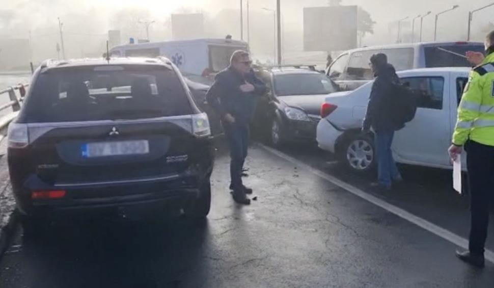 Carambol cu 16 mașini și o ambulanță, la ieșire din Brașov | ”Gheața neagră”, extrem de periculoasă pentru șoferi 803483