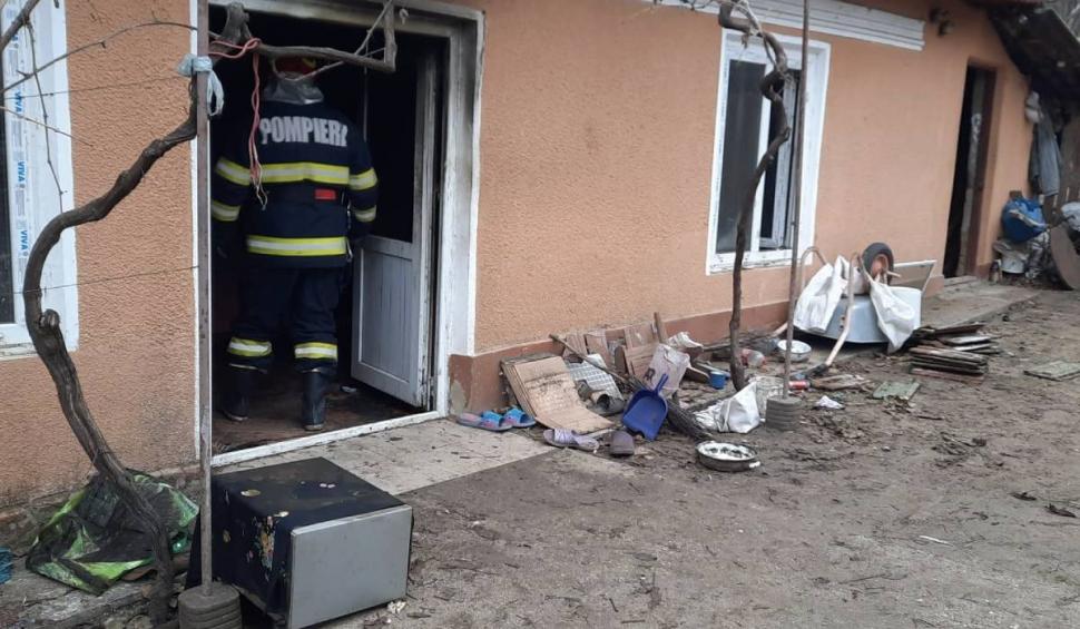 Doi soți din Olt au fost găsiți morți de pompieri | Au ars într-un incendiu care le-a mistuit casa 803504