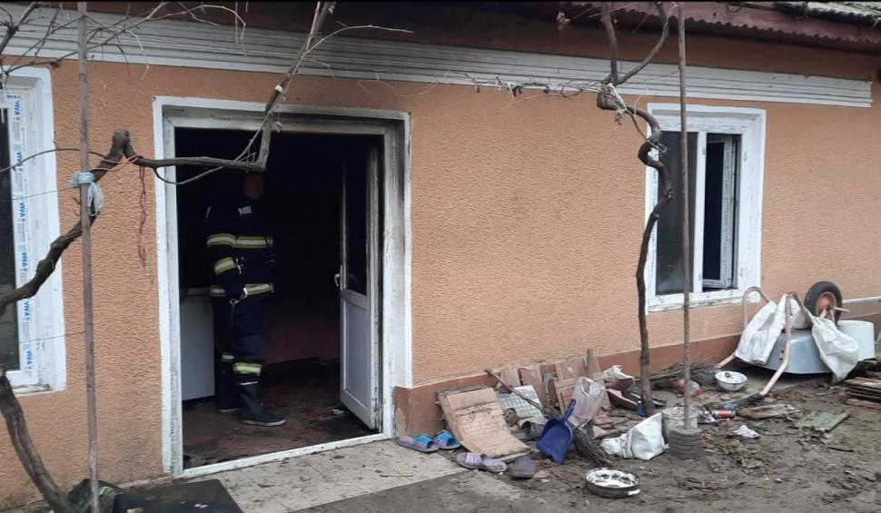 Doi soți din Olt au fost găsiți morți de pompieri | Au ars într-un incendiu care le-a mistuit casa 803505