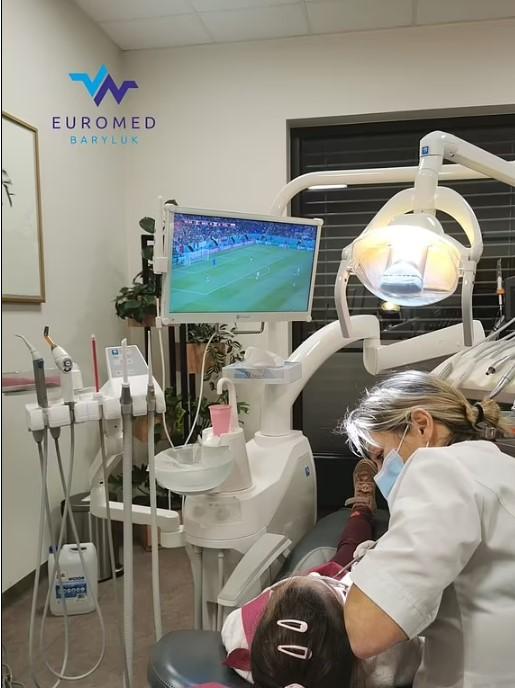 Un microbist a urmărit un meci din Cupa Mondială în timp ce era operat, în Polonia 803587