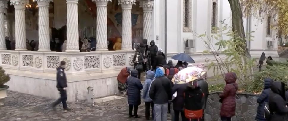 Pelerinaj la Moaștele Sfântului Nicolae | Brâul Maicii Domnului, adus în România  803497