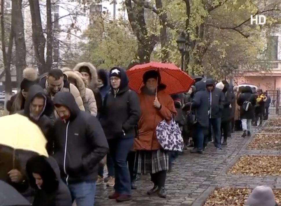 Pelerinaj la Moaștele Sfântului Nicolae | Brâul Maicii Domnului, adus în România  803498