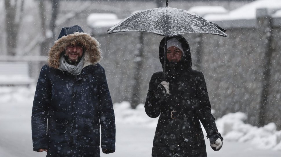 Ploi, ninsori și polei în următoarele ore în România! Zonele în care va ninge