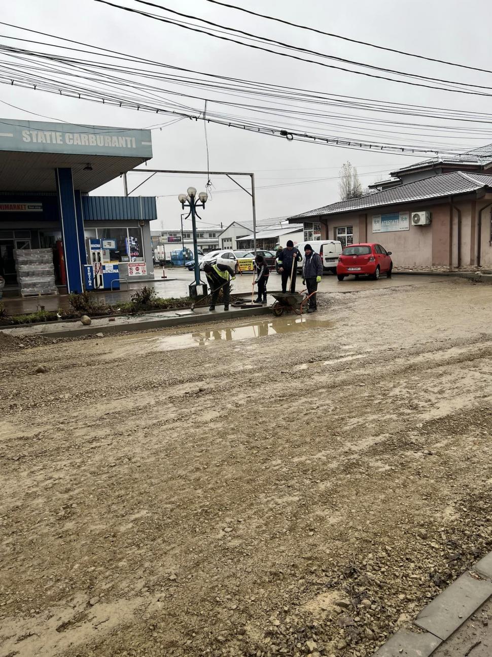 Scandal la Focşani, pe o stradă unde se asfaltează şi iarna pe lapoviță. Reacţia tranşantă a autorităţilor  803823