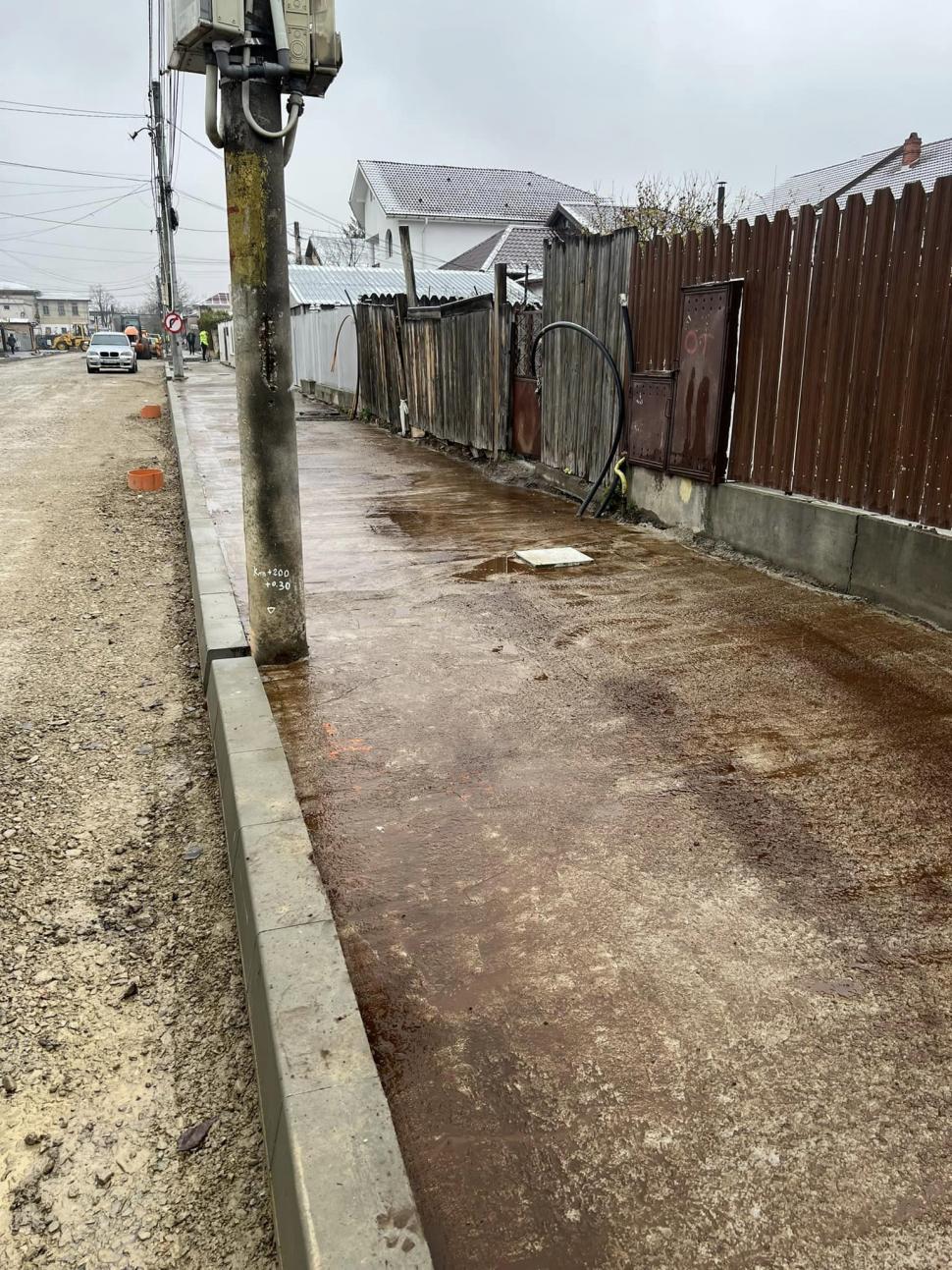 Scandal la Focşani, pe o stradă unde se asfaltează şi iarna pe lapoviță. Reacţia tranşantă a autorităţilor  803826