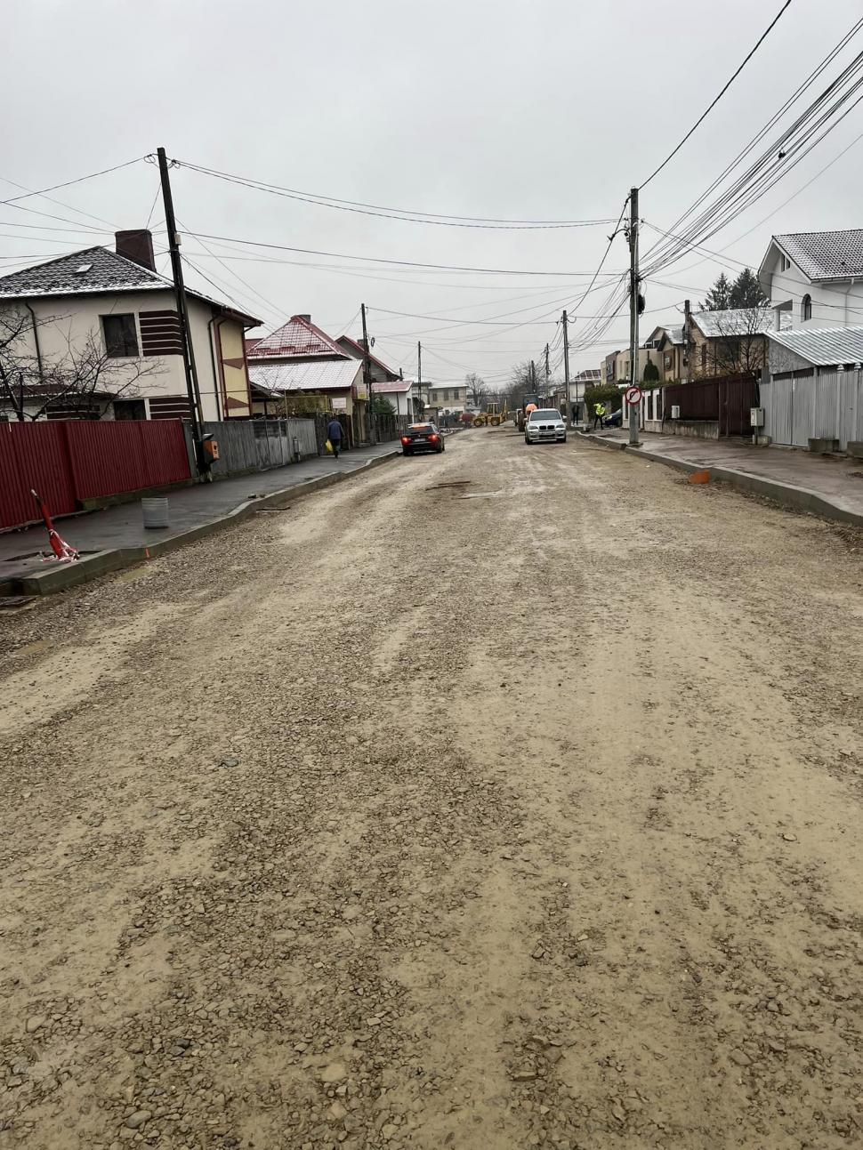 Scandal la Focşani, pe o stradă unde se asfaltează şi iarna pe lapoviță. Reacţia tranşantă a autorităţilor  803829