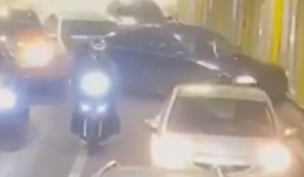 Accident rutier în Pasajul Unirii din Bucureşti. Şoferul vinovat a fugit de la fața locului 804035