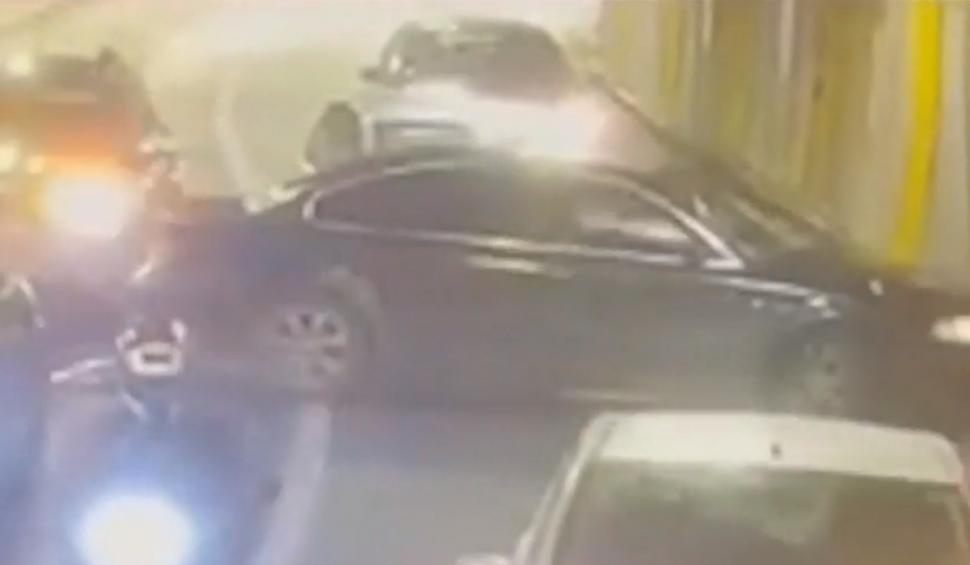 Accident rutier în Pasajul Unirii din Bucureşti. Şoferul vinovat a fugit de la fața locului 804036