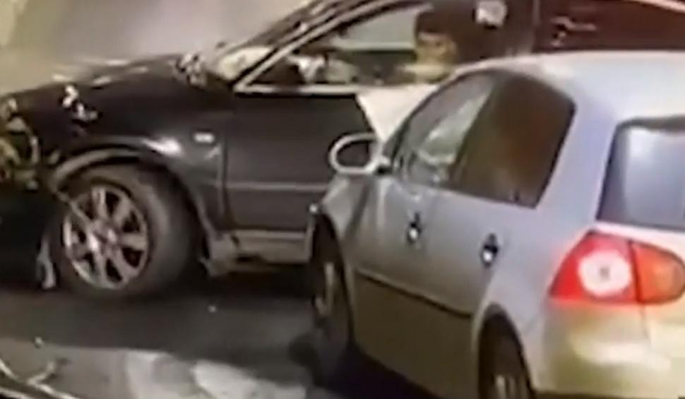 Accident rutier în Pasajul Unirii din Bucureşti. Şoferul vinovat a fugit de la fața locului 804037