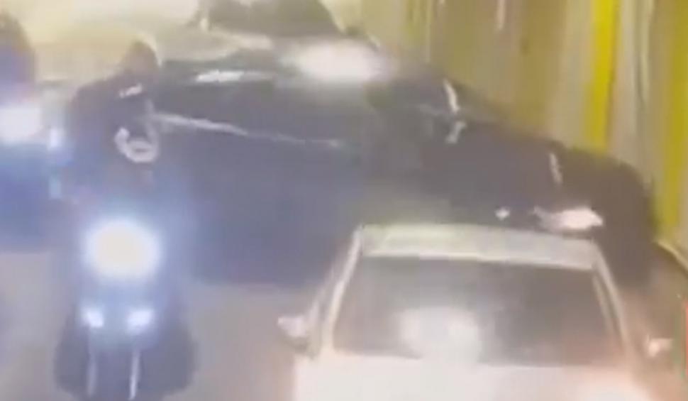 Accident rutier în Pasajul Unirii din Bucureşti. Şoferul vinovat a fugit de la fața locului 804038