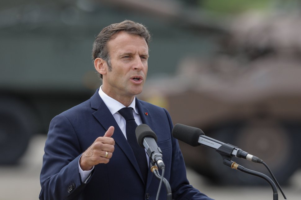 Criticat la Kiev și în mai multe capitale europene, Emmanuel Macron nu renunță la ideea "garanțiilor pentru Rusia"
