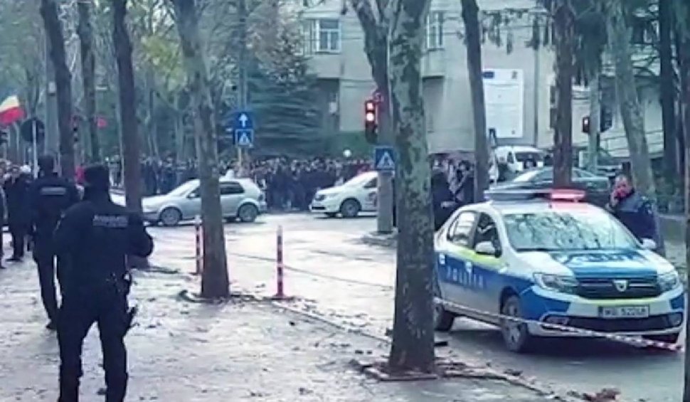 Alertă cu bombă la un liceu din Vaslui! 800 de elevi și profesori au fost evacuați de urgență