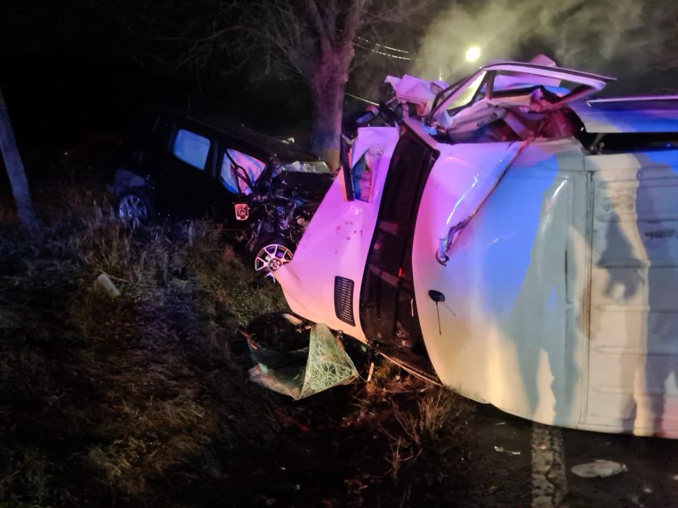 Accident cumplit pe DN 13A, în Mureș. Două maşini s-au făcut praf după un impact devastator 804547