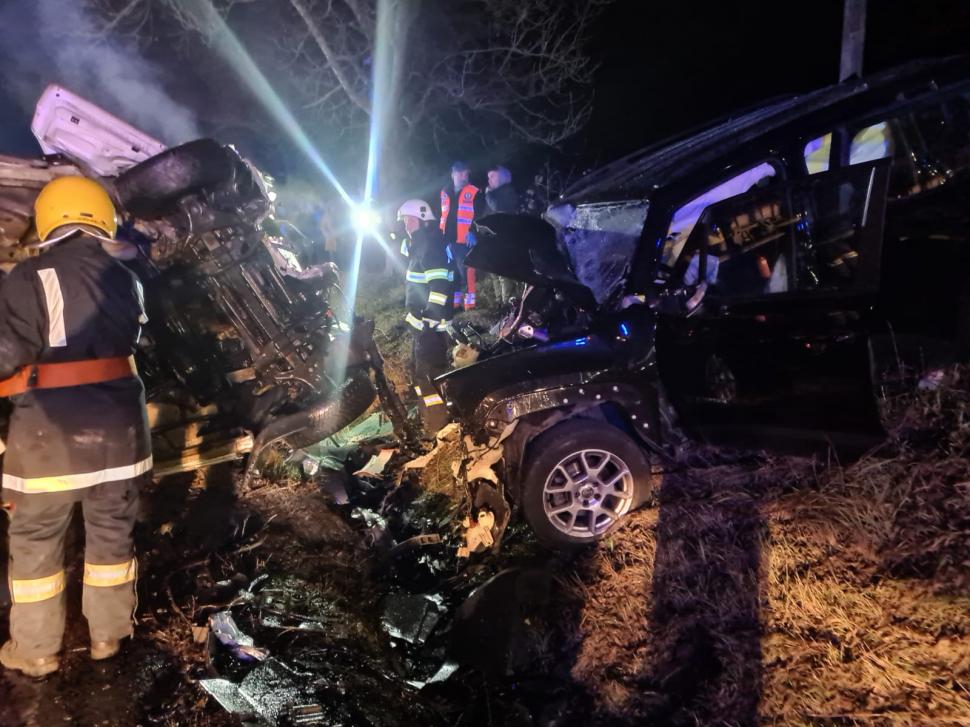 Accident cumplit pe DN 13A, în Mureș. Două maşini s-au făcut praf după un impact devastator 804552