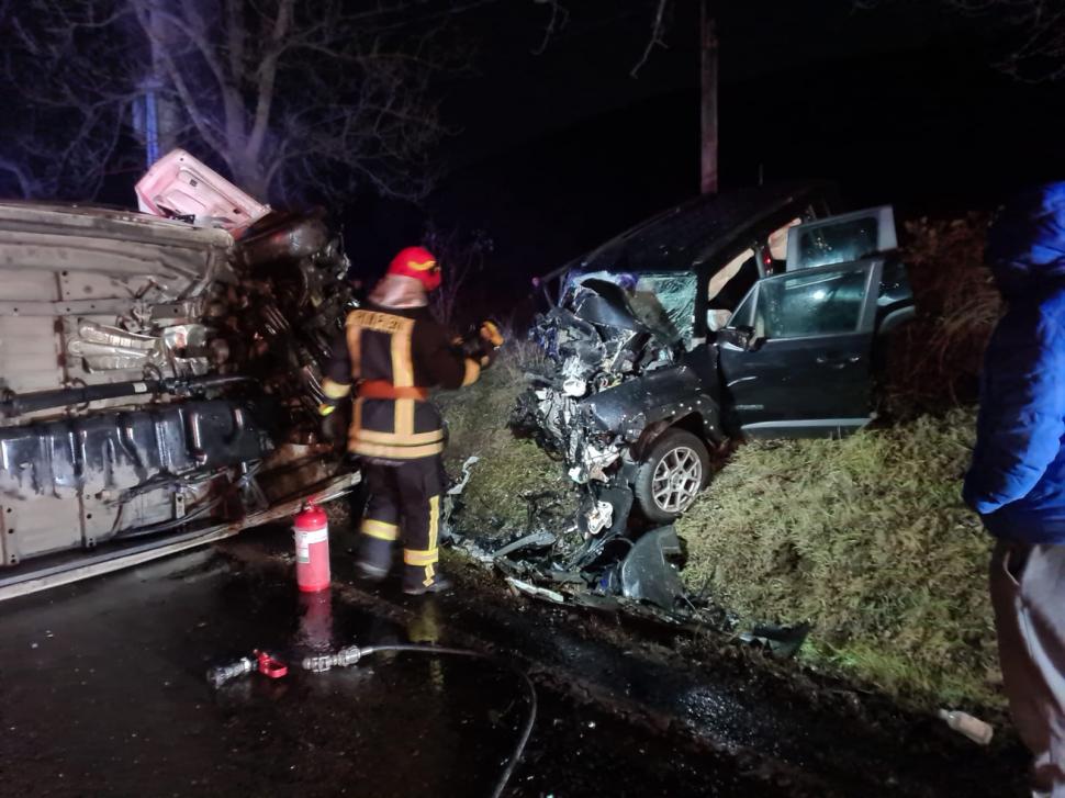 Accident cumplit pe DN 13A, în Mureș. Două maşini s-au făcut praf după un impact devastator 804553