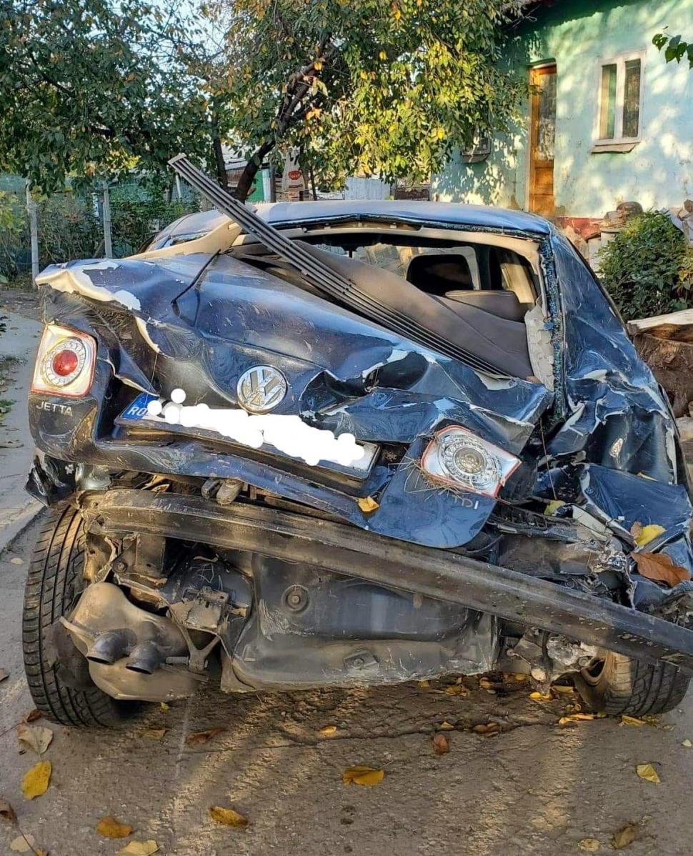 Un jandarm din Constanţa, erou pentru patru tineri blocaţi într-un autoturism accidentat 804369