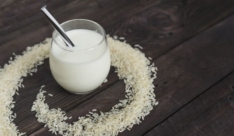 Cum se face lapte de orez în casă. Nu conţine colesterol şi reduce semnificativ riscul de infarct