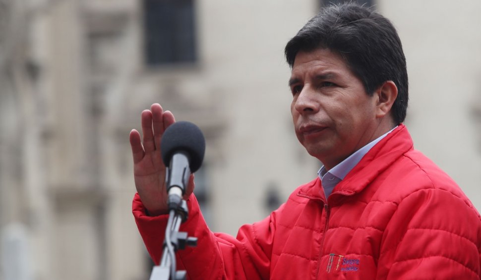 Președintele din Peru, Pedro Castillo, a fost demis și arestat. Vicepreşedinta sa, Dina Boluarte, învestită în funcţie