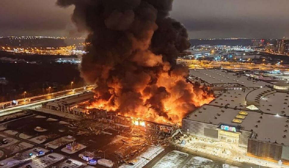 Incendiu violent la Moscova. Arde un mall de 17.000 mp, după ce au avut loc mai multe explozii 804591