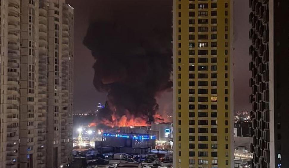 Incendiu violent la Moscova. Arde un mall de 17.000 mp, după ce au avut loc mai multe explozii 804592