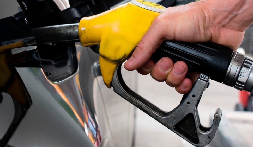 Preţul benzinei a scăzut cu 10% iar motorina s-a ieftinit cu 6% în ultimele trei luni