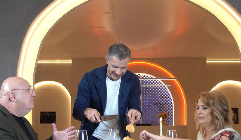 Bebe Cotimanis și Iulia Dumitru, invitaţi speciali într-o nouă ediţie "Gătit la costum", sezonul 3. Au jucat o piesă de teatru, care s-a transformat într-o poveste de iubire 804774