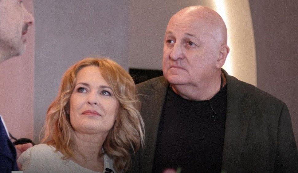 Bebe Cotimanis și Iulia Dumitru, invitaţi speciali într-o nouă ediţie "Gătit la costum", sezonul 3. Au jucat o piesă de teatru, care s-a transformat într-o poveste de iubire
