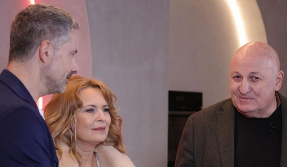 Pui întreg la cuptor, reţeta lui Bebe Cotimanis și a Iuliei Dumitru, într-o nouă ediţie a emisiunii "Gătit la costum" din sezonul 3 804768