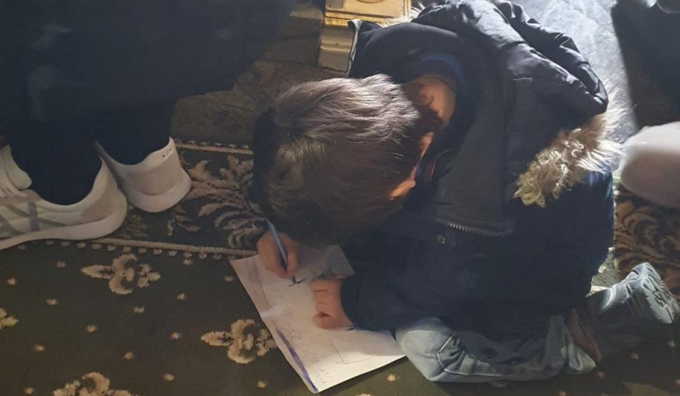 Cum a fost surprins în biserică un băieţel de patru ani care s-a plictisit în timpul slujbei 804901