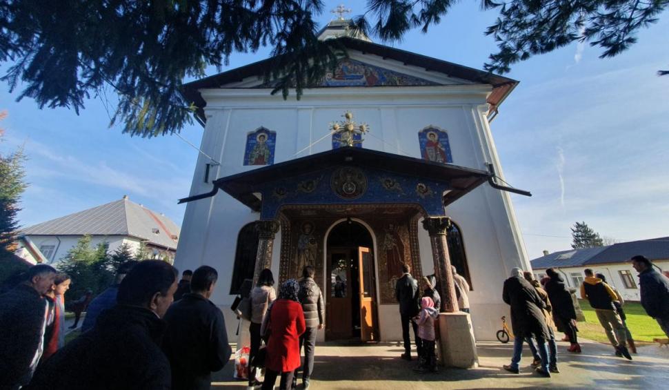 Cum a fost surprins în biserică un băieţel de patru ani care s-a plictisit în timpul slujbei 804907