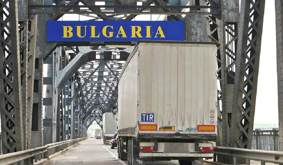 Doi români au fost reținuți în Bulgaria după ce au fost prinși când transportau 70 de migranți