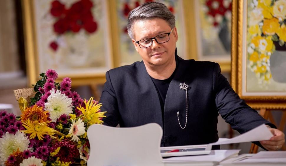 Recunoşti copilul care râde cu poftă? Astăzi a ajuns un cântăreţ îndrăgit cu un repertoriu de peste 650 de piese 804841