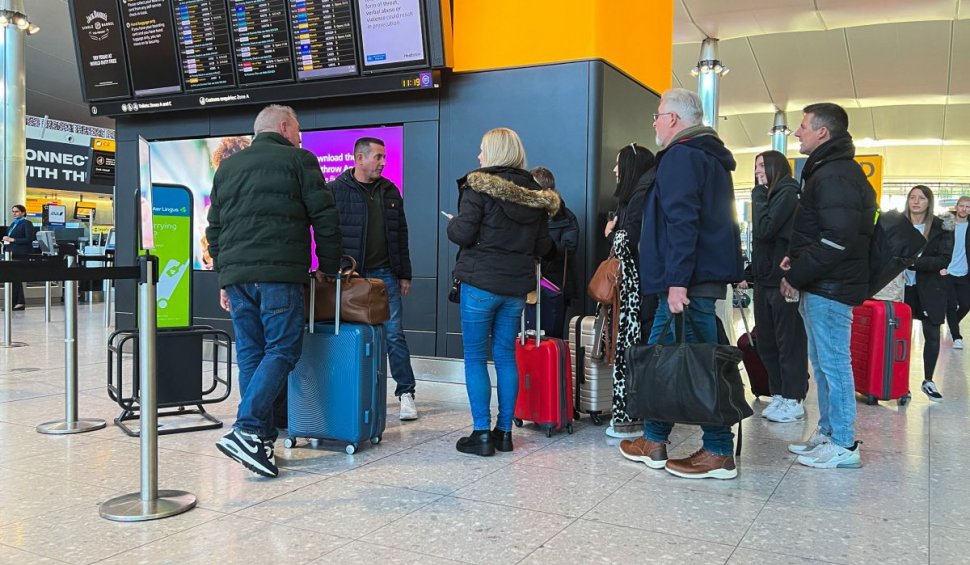 Haos și disperare pe aeroporturile din Marea Britanie, unde numeroși români au rămas blocați după ce zborurile au fost anulate | Gestul extrem al unui român