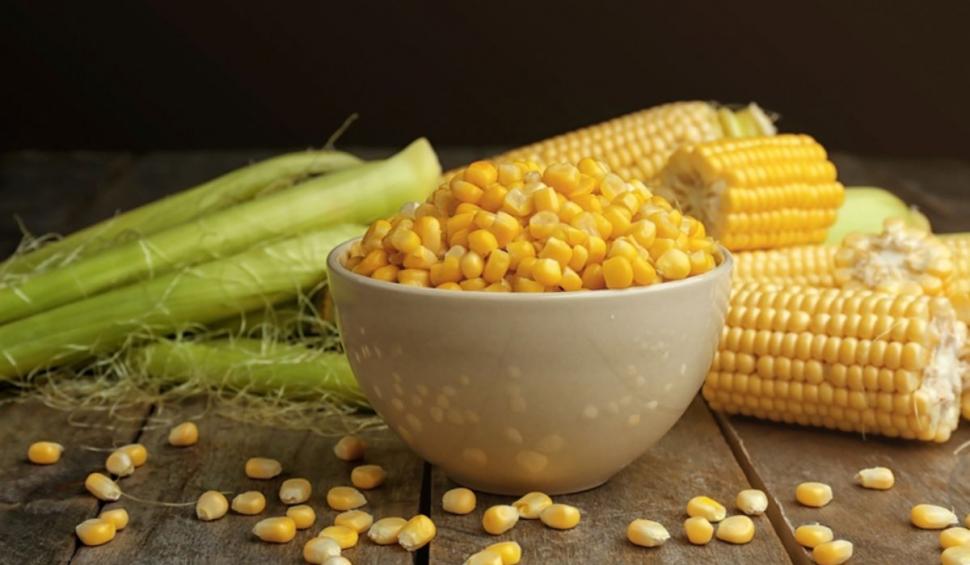 Cât a ajuns să coste un porumb fiert la Târgul de Crăciun din Ploieşti 805256