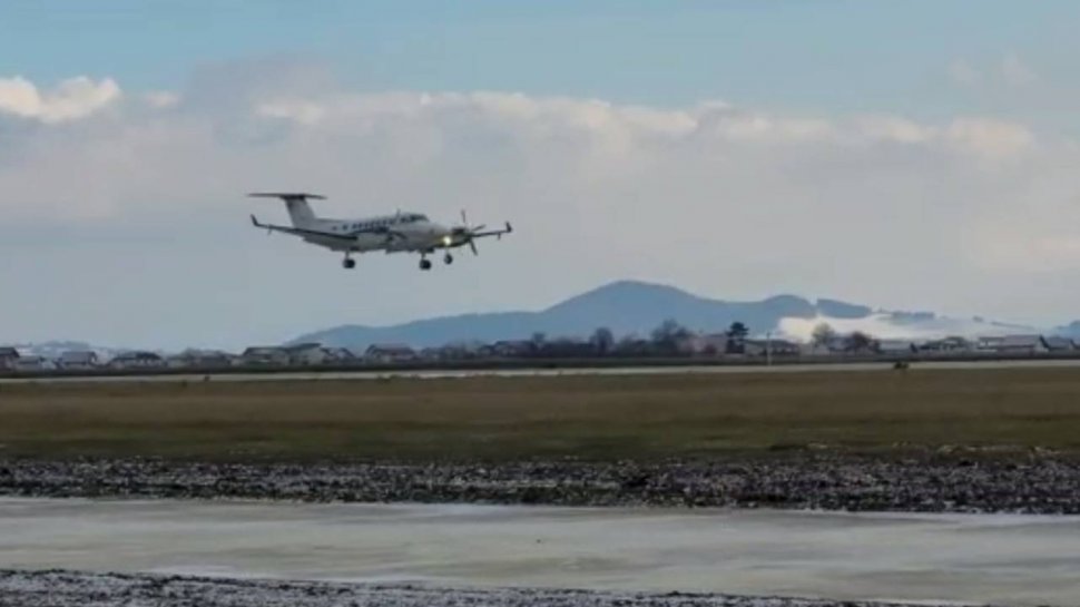 Momentul în care o aeronavă aterizează pentru prima dată pe Aeroportul Braşov