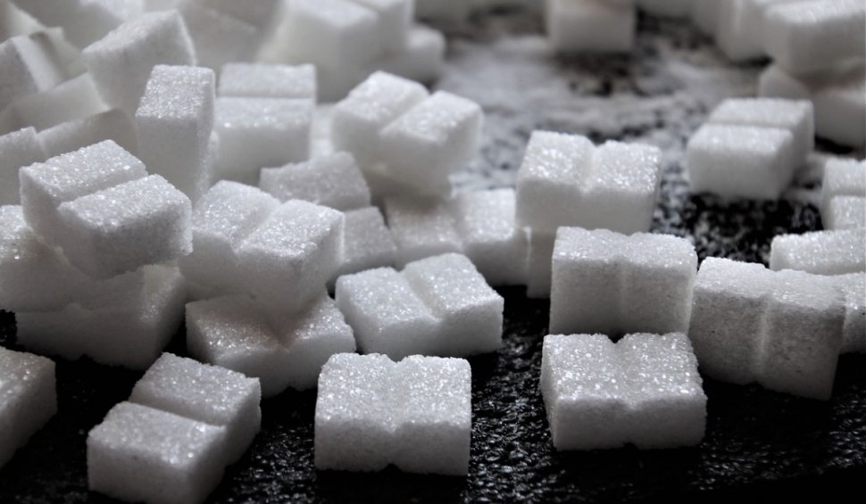 Înşelătorie cu zahăr pe piaţa românească. ANPC intervine: "Induc în eroare consumatorii"