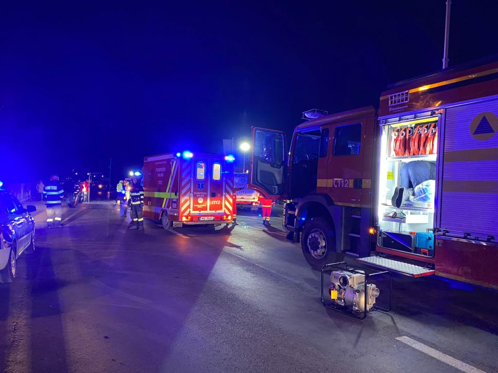 Microbuz cu pasageri, implicat într-un accident în Brașov. 11 persoane, printre care trei copii, au ajuns la spital 805310