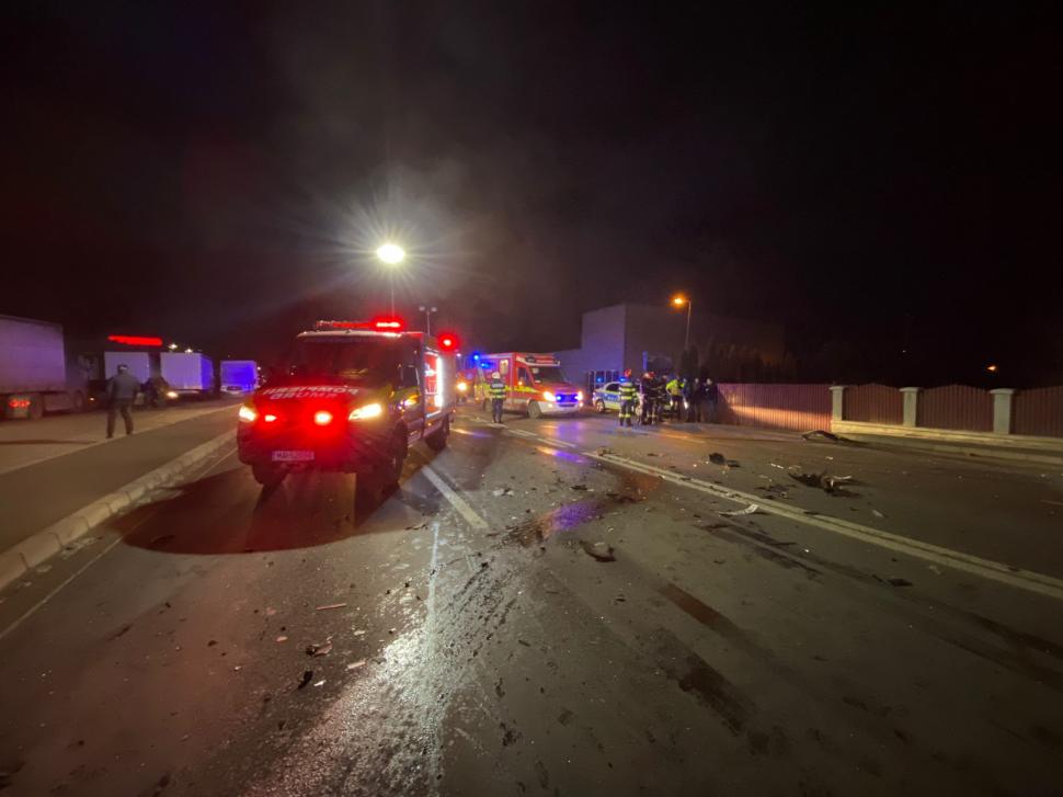 Microbuz cu pasageri, implicat într-un accident în Brașov. 11 persoane, printre care trei copii, au ajuns la spital 805313