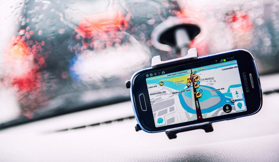 Aplicația Waze pregătește o actualizare importantă pentru raportarea radarelor și poliției 