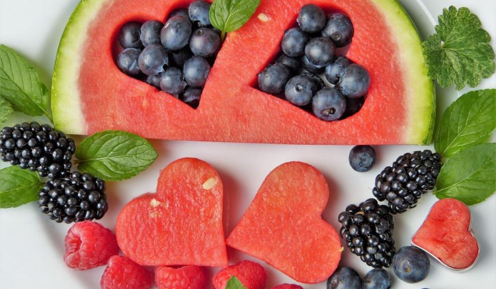 Fructul de sezon care ajută inima să rămână sănătoasă și curăță vasele de sânge