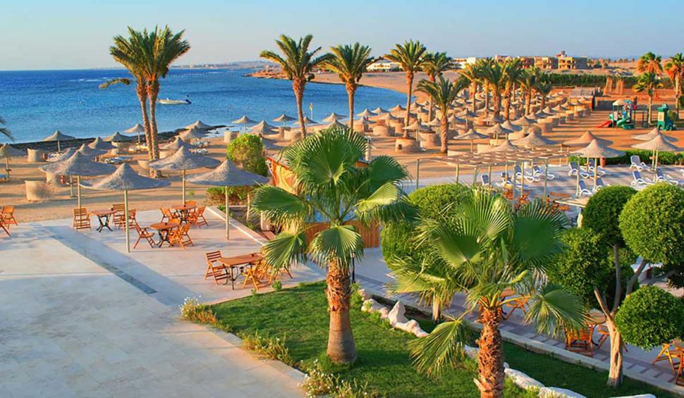 Cei care nu s-au hotărât unde să facă revelionul, încă se mai pot duce la plajă, în Hurghada 805655